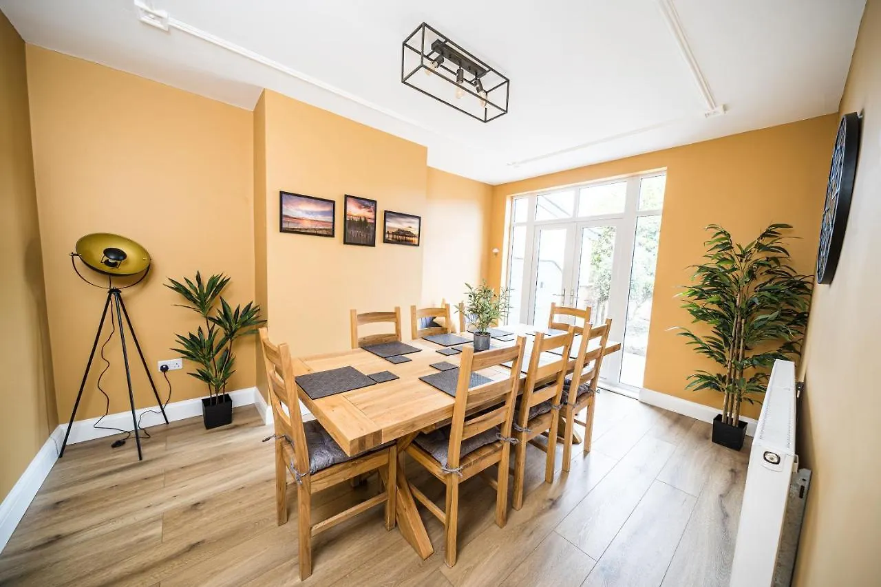 Highgate Beach House - Great For Family Stays And Contractors Cleethorpes 0*,  United Kingdom